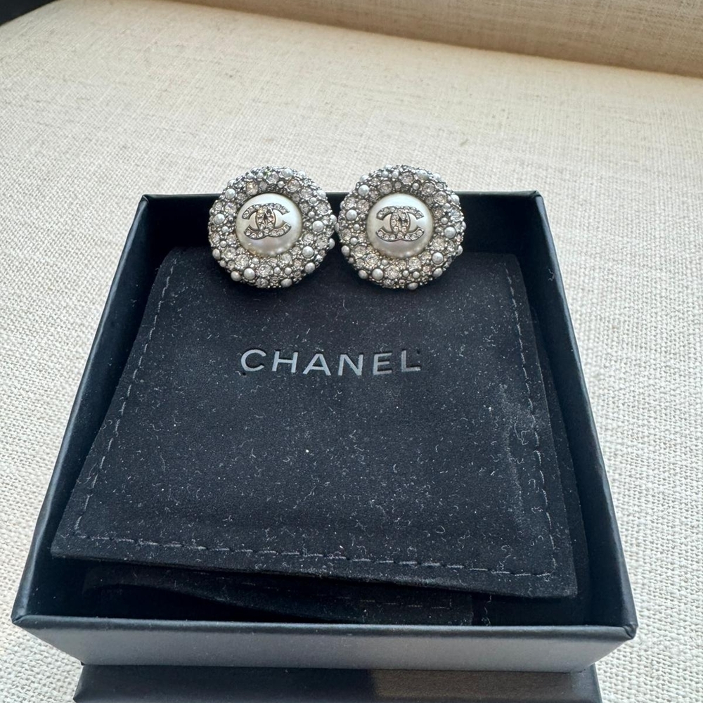 CHANEL Silver/Rhinestone Earrings